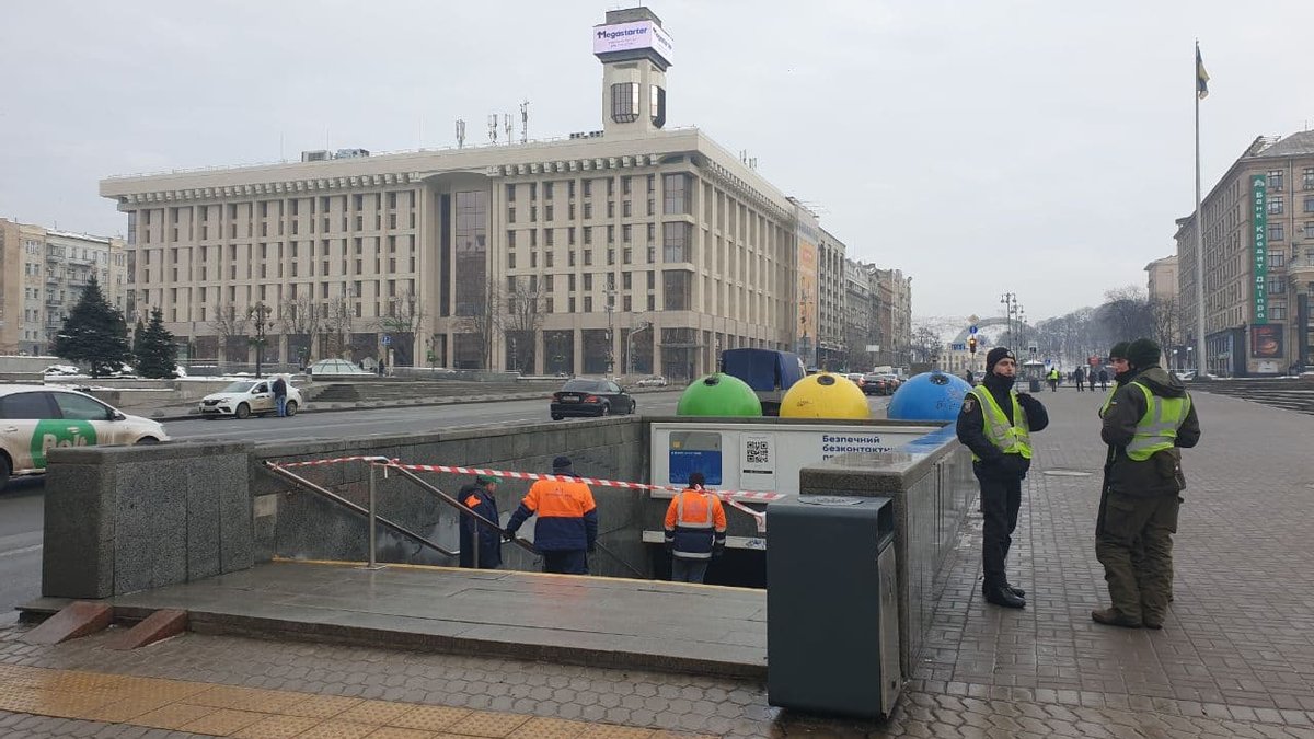  У переході під Майданом Незалежності в Києві обвалилася стеля. ФОТО
