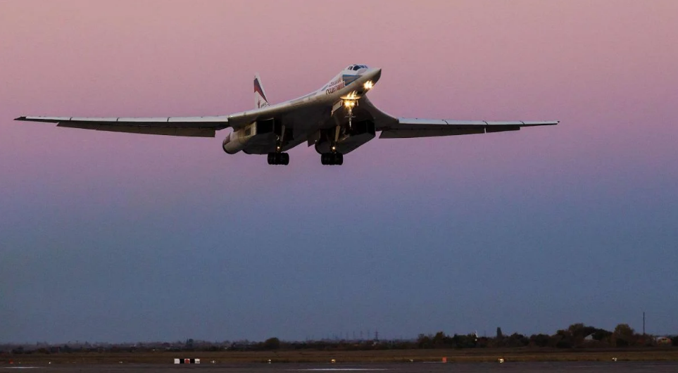 Ту-160: що це за літак 40-річний новітній літак РФ та чому він "лебедина пісня" СРСР