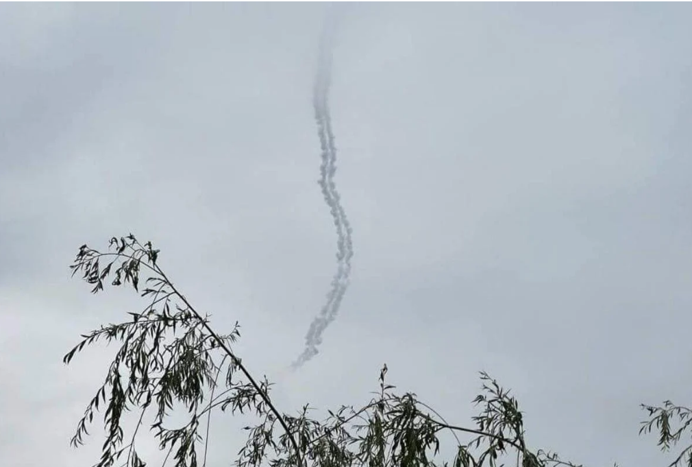У небі над Україною зранку збили п’ять з шести ракет та вертоліт окупантів