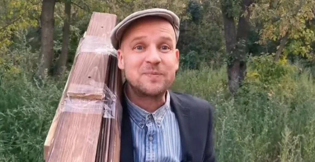 Зірка Кварталу 95 зняв гумористичне відео про українського пенсіонера, який виготовляє дерев’яні Хаймарси