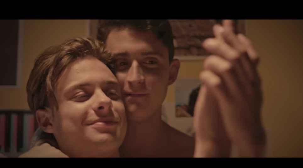 У мережі "рознесли" італійський фільм про одностатеве кохання українця і росіянина