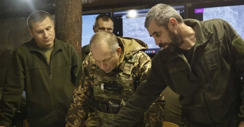 Генерал Сирський обговорив з військовими тактику відбиття атак військ РФ на Донбасі