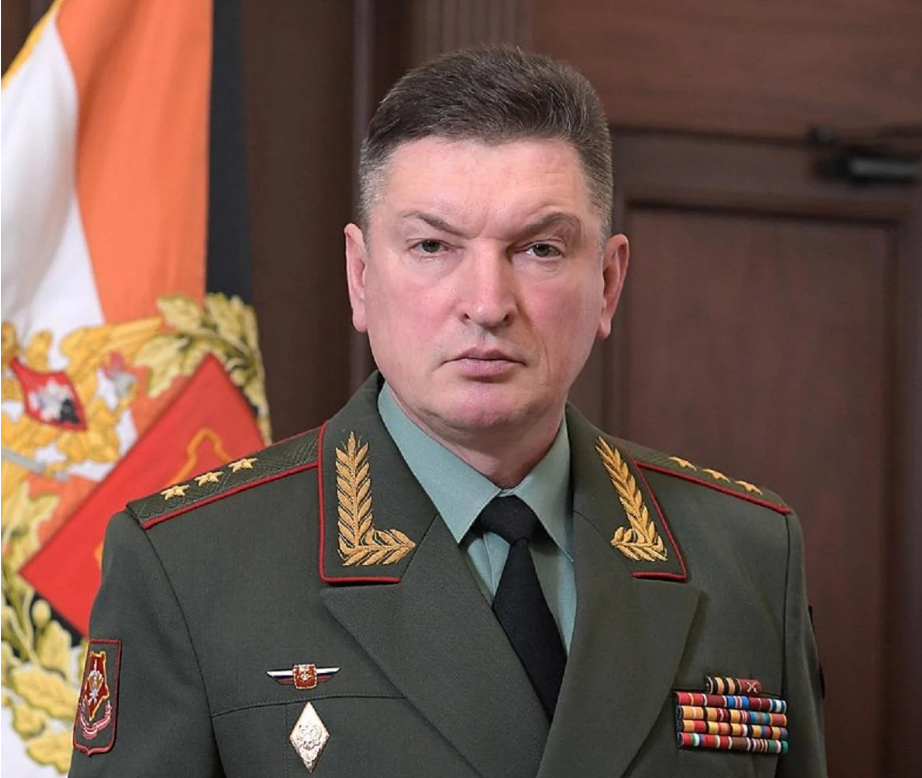 "Хамська демонстрація невразливості": терорист Гіркін розніс призначення генерала Лапіна