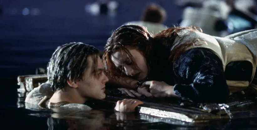 Ді Капріо міг вижити: реконструкція знаменитої сцени з "Титаніка" показала ляп Джеймса Кемерона