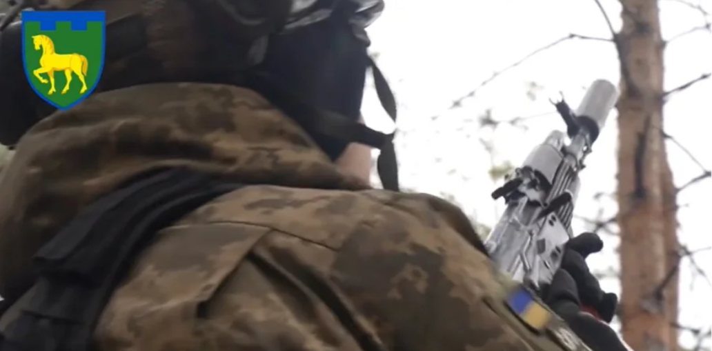 Боєць Луганської тероборони знищив з автомата два ворожі дрони за п’ять хвилин. ВІДЕО