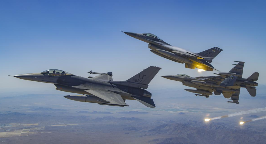 Столтенберг не виключив, що країни НАТО передадуть Україні винищувачі F-16