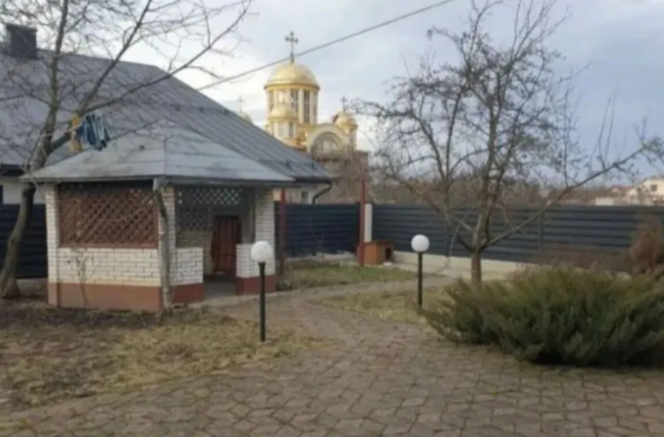Два поверхи і санвузли з джакузі: УПЦ МП виставила на продаж свою резиденцію на Прикарпатті. ФОТО