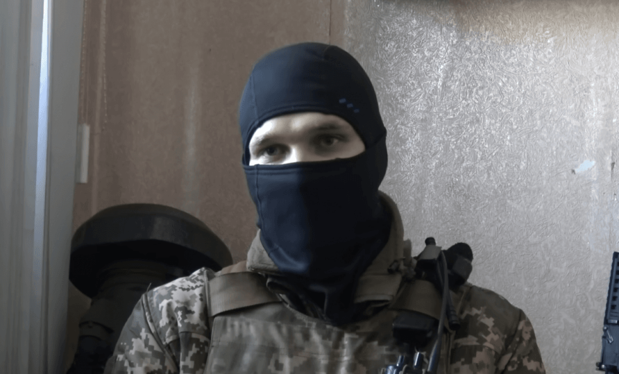 "Башта полетіла на 70 метрів": боєць ЗСУ розповів, як знищує техніку росіян. ВІДЕО