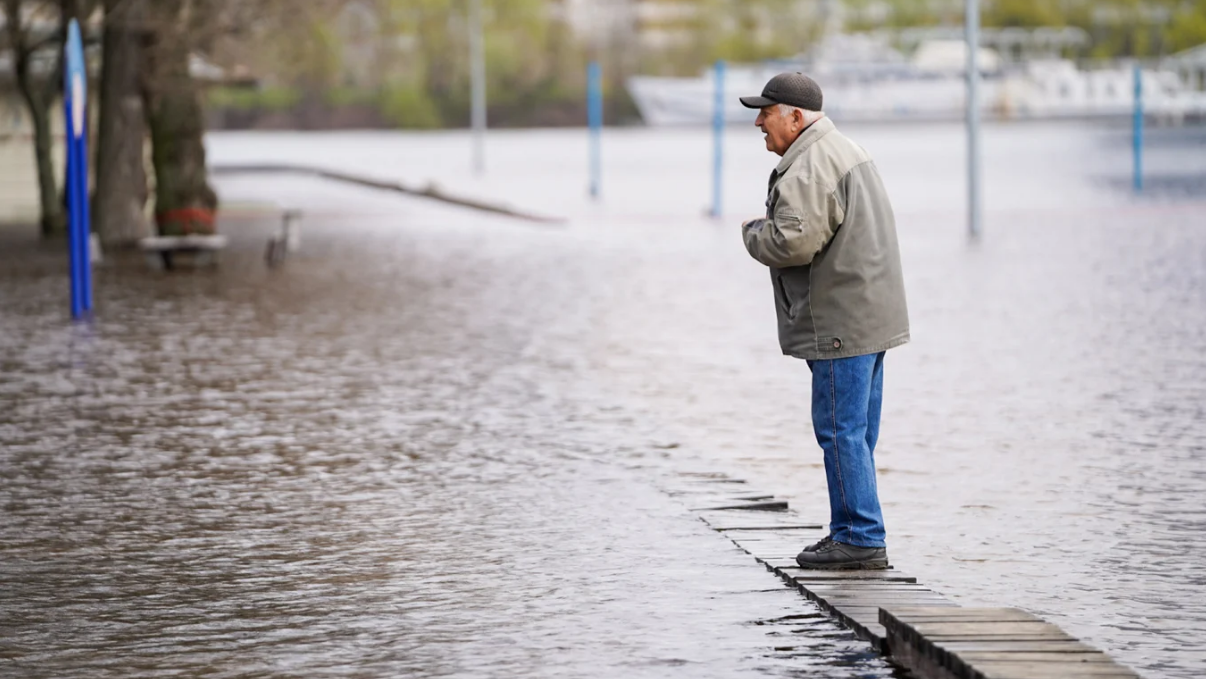 Вода продовжує спадати: у Київській МВА розповіли про ситуацію з повінню в столиці