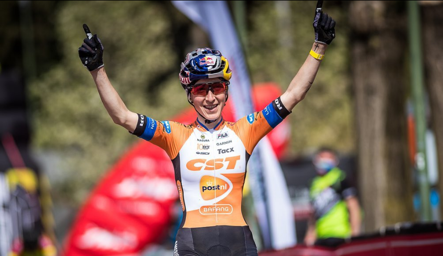 "Просто щаслива": українська велогонщиця Яна Беломоїна виграла золото на турнірі в Італії