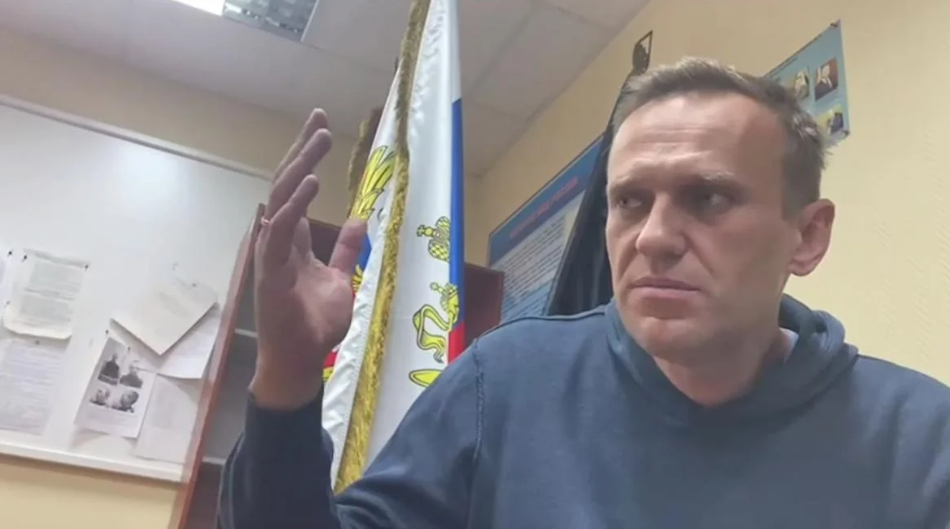 Навального у в'язниці катують промовами Путіна