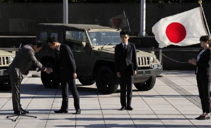 Японія передала Україні 100 військових автомобілів