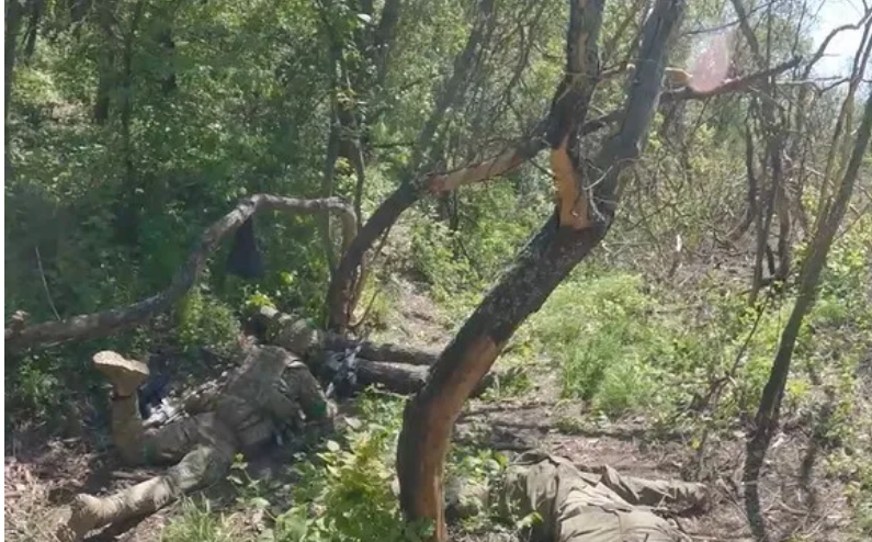 "Це був виснажливий бій": захисники України провели вдалий штурм під Бахмутом і захопили полонених. ВІДЕО