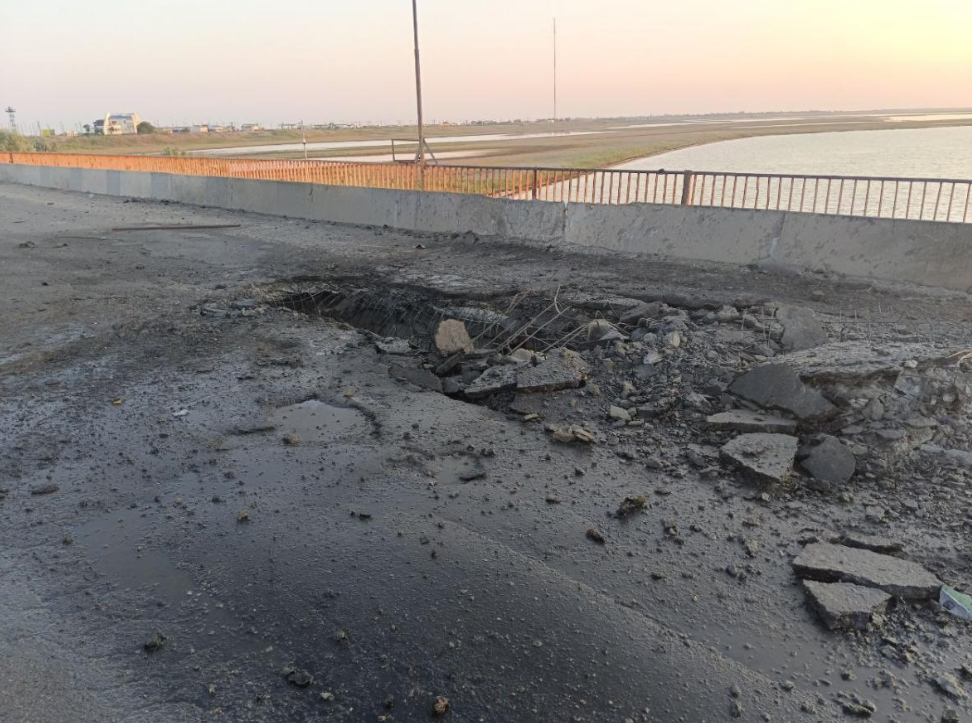 ЗСУ вдарили по Чонгарському мосту на кордоні з Кримом. ФОТО