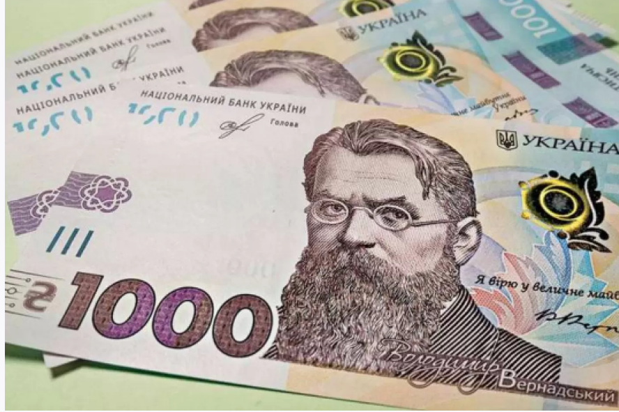 Українцям до Дня Незалежності виплатять 1 млрд гривень: хто має право на допомогу