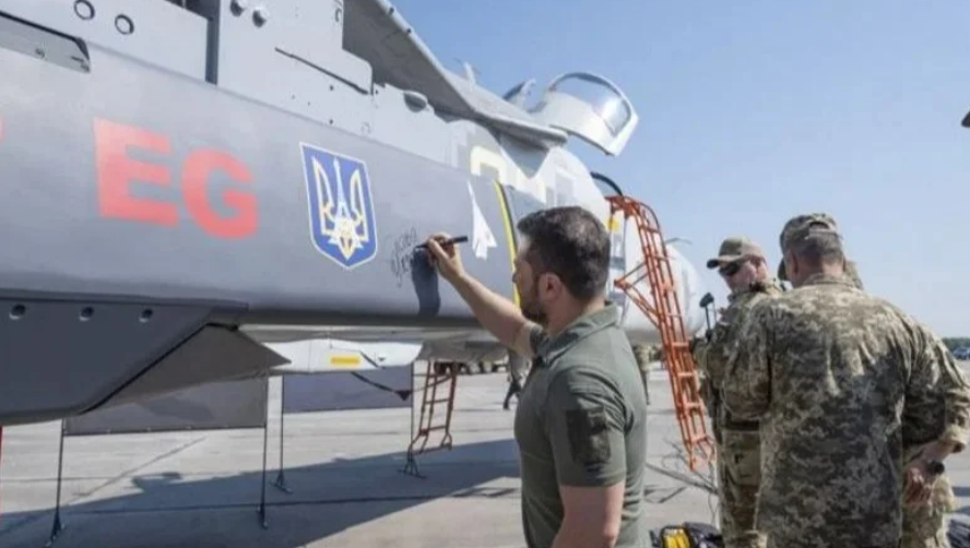 Росія хоче знищити злітно-посадкові смуги для Су-24, щоб Україна не могла запускати західні ракети – FT
