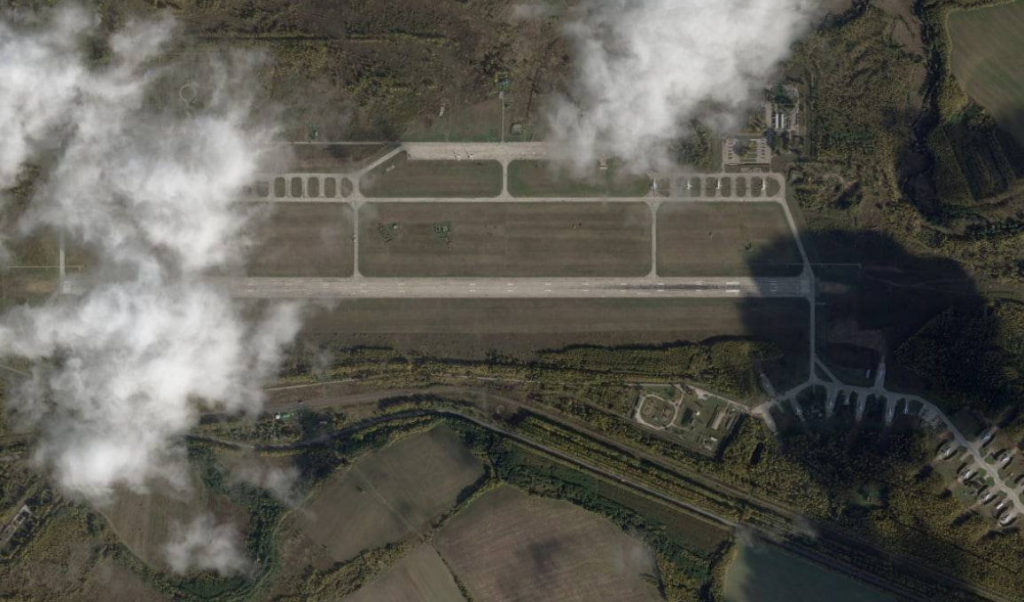 У РФ заявили про атаку безпілотника на аеродром "Шайківка", пошкоджено літак