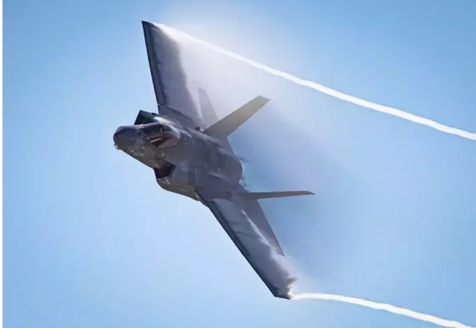  У США "загубився" винищувач-невидимка F-35 після того, як пілот катапультувався