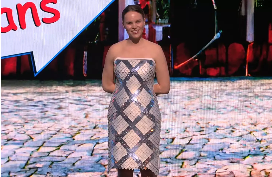 Adobe презентувала сукню, яка змінює колір і візерунок після натиску кнопки. ВІДЕО