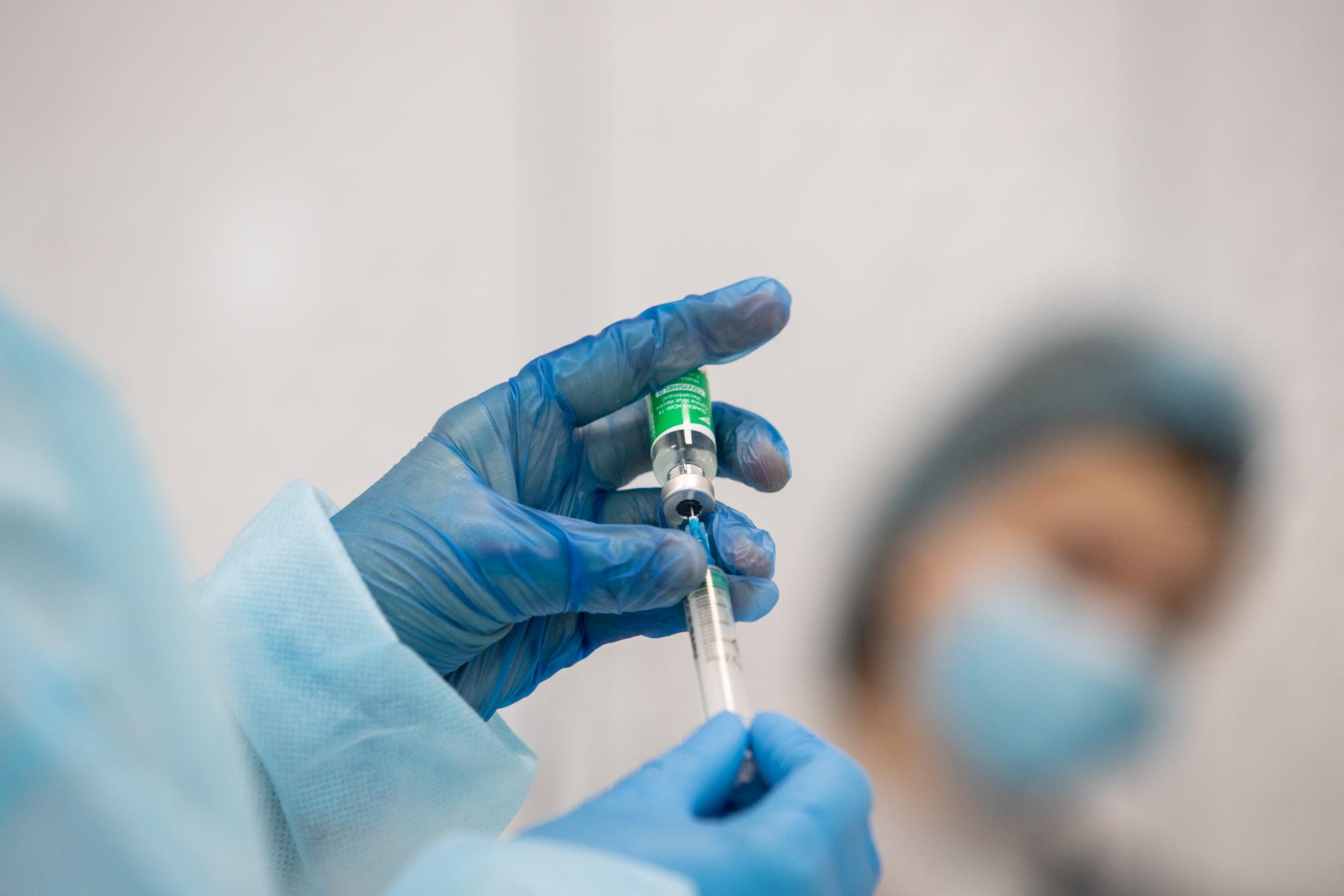 В Україні дозволили введення другої бустерної дози вакцини проти COVID-19: названо умови