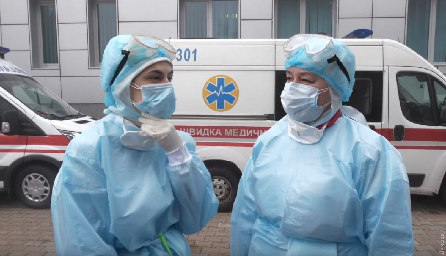 СБУ попередила незаконне вивезення з України майже 40 тисяч медичних халатів. ФОТО