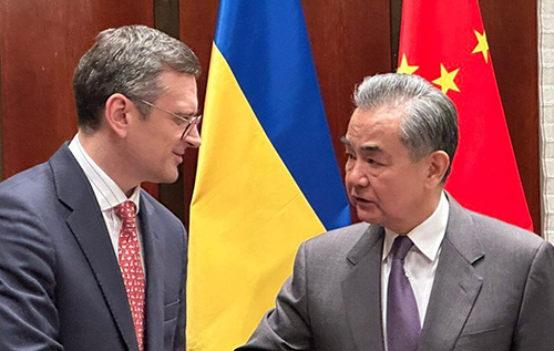 "Україна не прогнеться ні під чиї ультиматуми": Кулеба розповів про зустріч з китайським колегою Ван І