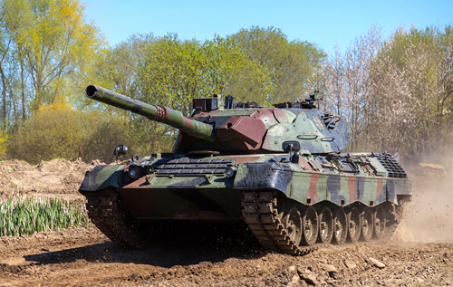 Німеччина оголосила про нову військову допомогу Україні, при цьому досі передала лише 10 "Леопардів" зі 110 обіцяних