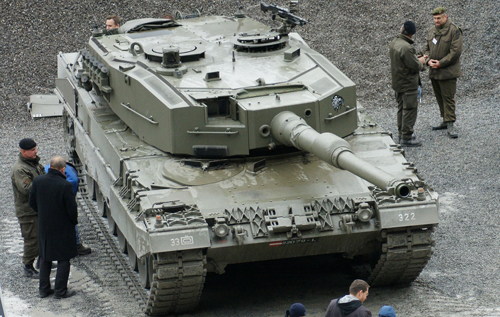 Німецький концерн, що збирає Leopard, зможе передати танки Україні лише через рік