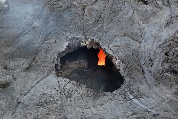Мужчина на Гавайях погиб, провалившись в лавовый тоннель на собственном дворе