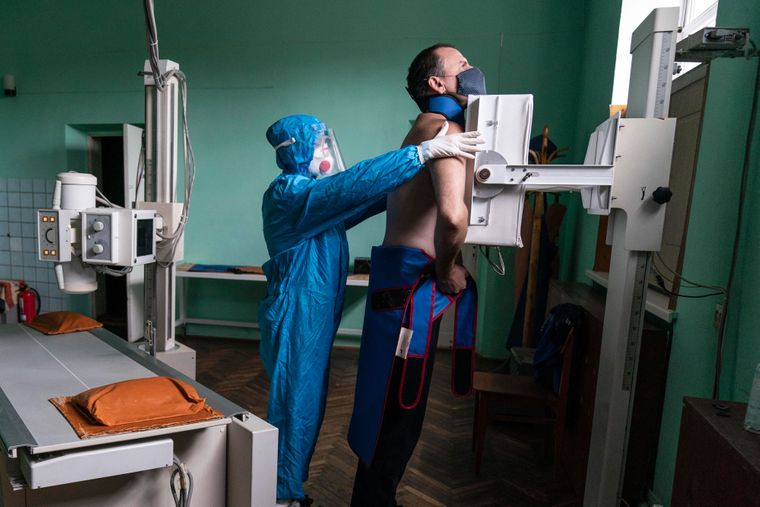 COVID-19 в Україні: останній тиждень кількість інфікованих за добу перевищує число тих, хто одужав
