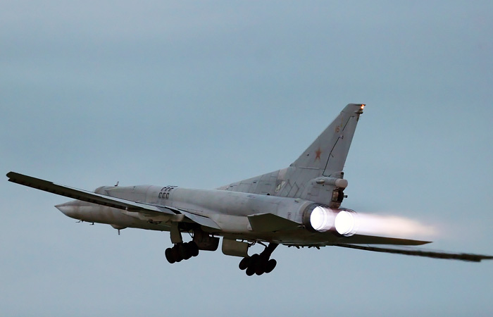 Три члени екіпажу загинули при спрацьовуванні катапульти на військовому літаку Ту-22 на аеродромі під Калугою, – Міноборони РФ