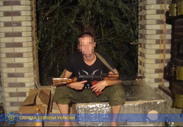 На Луганщині затримали "артилериста" бойовиків "ЛНР, який заробляв на обстрілах Щастя