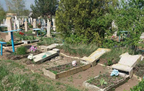 Під Запоріжжям підлітки влаштували дикий погром на кладовищі