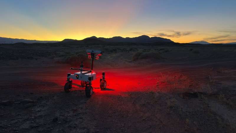 NASA протестувало новий марсохід в пустелі Колорадо NASA протестувало новий марсохід в пустелі Колорадо