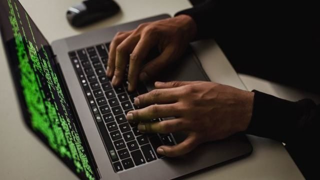 Хакери Anonymous націлилися на Білорусь: уночі атакували сайти банків
