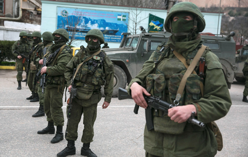 Вісім років окупації Криму: як "зелені чоловічки" з Росії захопили український півострів