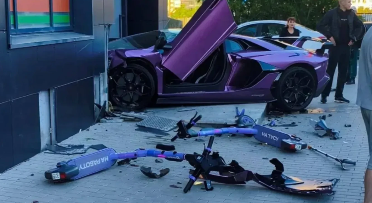 Син російського мільярдера на Lamborghini збив учасника війни проти України в Єкатеринбурзі Син російського мільярдера на Lamborghini збив учасника війни проти України в Єкатеринбурзі
