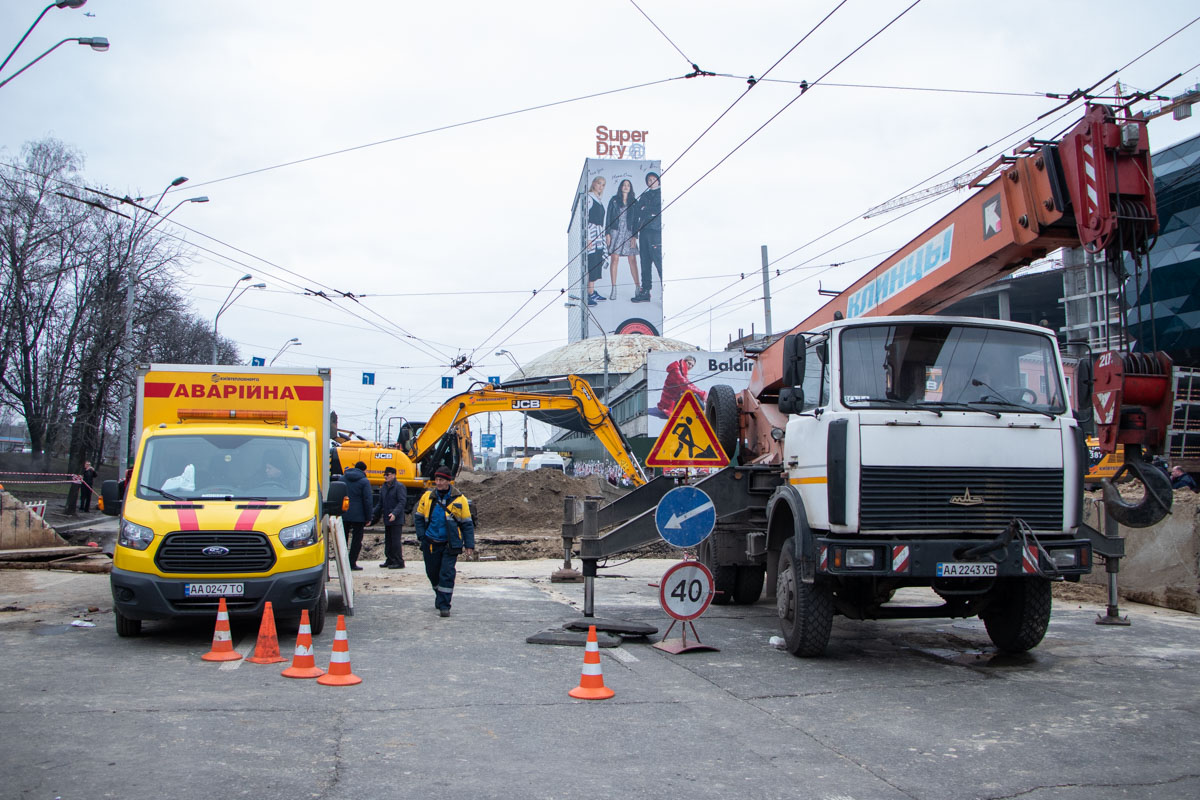 Прорыв теплотрассы в Киеве – симптом болезни, которую власти боятся лечить   
