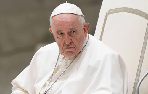 Папа Римський на танку з літерою Z: польський тижневик висміяв проросійську заяву очільника Ватикану
