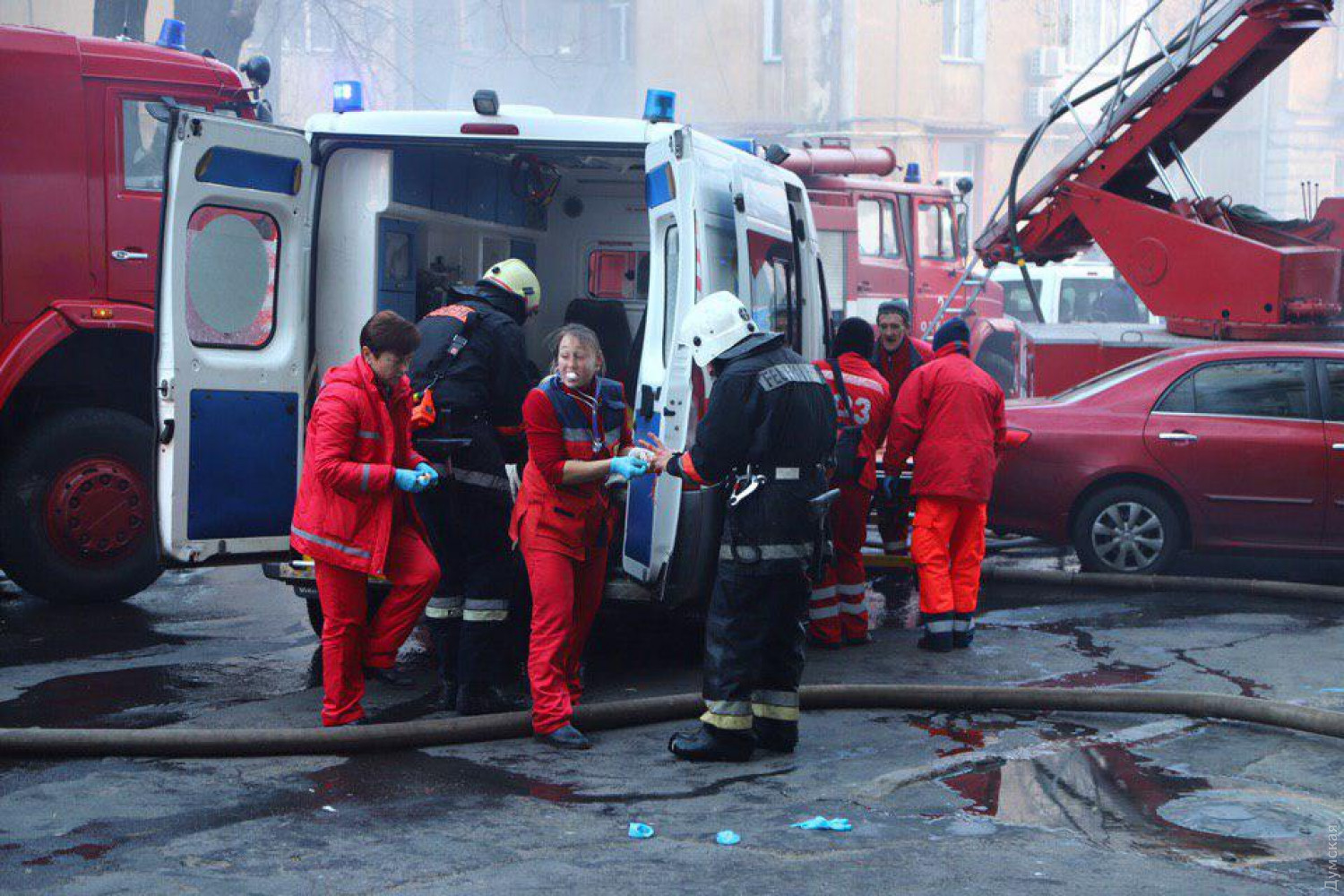 Внаслідок пожежі в Одеському коледжі економіки загинула 1 людина