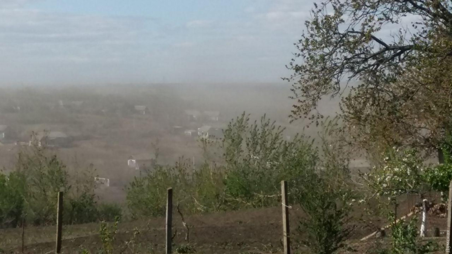 На півночі Одеської області пронеслася пилова буря. ВІДЕО