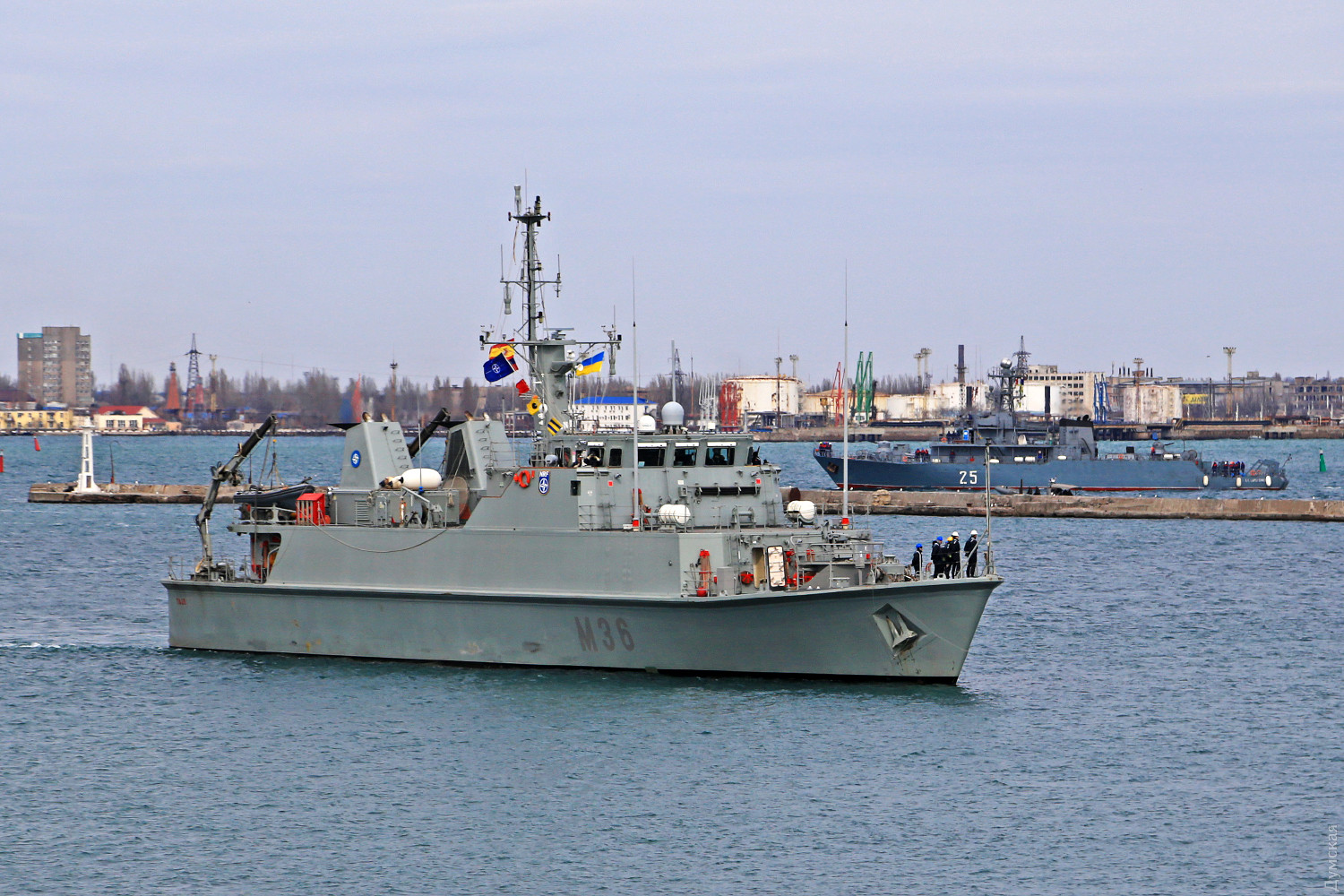 Кораблі НАТО вперше цього року зайшли в одеський порт. ФОТО