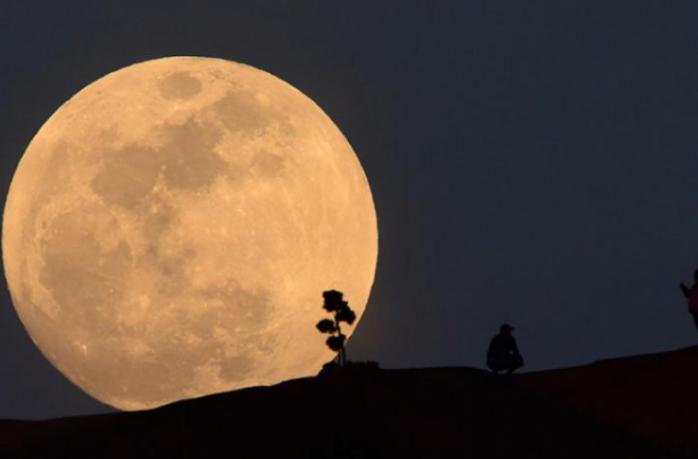 Ілюзія великого Місяця: не пропустіть полуничну повню 22 червня