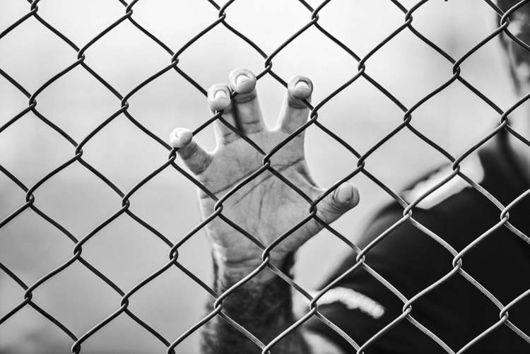 Хотів побачити онука: 60-річний чоловік спеціально пограбував супермаркет, щоб потрапити до в’язниці