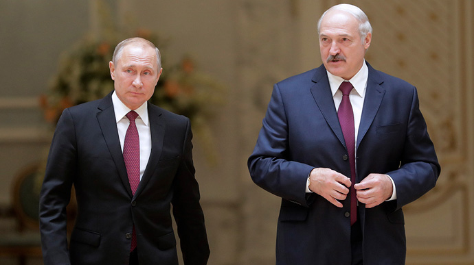 Портников: Лукашенко отползает от Путина