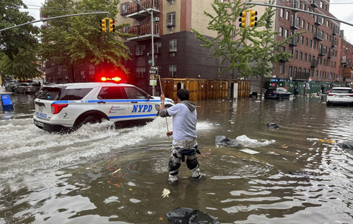 Нью-Йорк йде під воду: влада оголосила надзвичайний стан. ВІДЕО