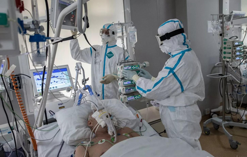 Счет идет на минуты: врач из Киева рассказал, как спасают больных COVID-19 в реанимации