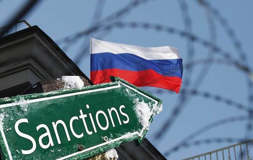 Від'єднати від SWIFT і заборонити авіаперельоти: дипломат оцінив імовірність нових санкцій проти Росії