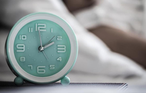 Вчені назвали оптимальну тривалість сну в середньому та старшому віці