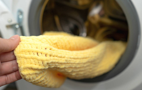 Як прати та сушити светр, щоб не розтягнувся: прості перевірені методи